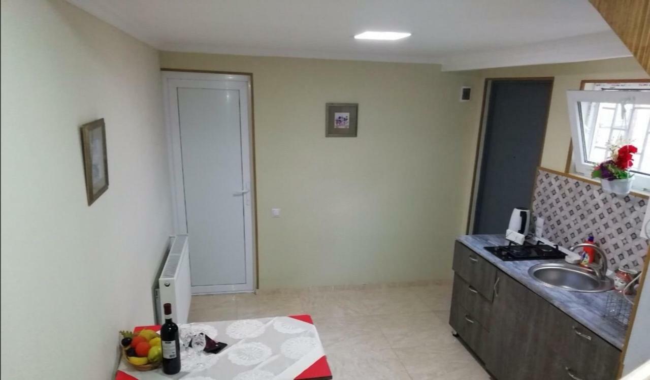 Guliko'S Apartment In Tbilisi Eksteriør bilde